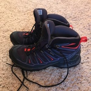Salomon hiking boots. Women’s 8. New! Worn once!